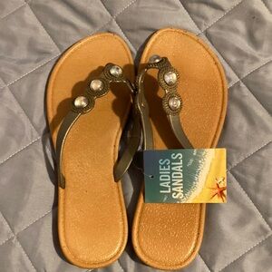 3/$15 NWT Ladies Sandals
